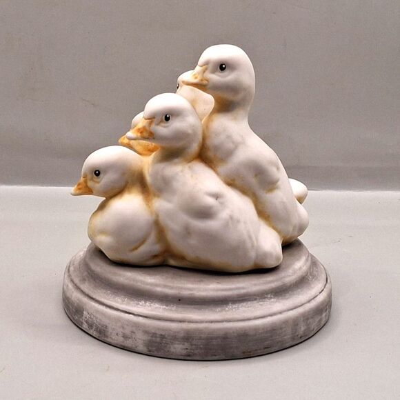 Vintage Ducklings Baby Duck Figurine Sculpture Easter Made in The USA Porcelain - Picture 1 of 5